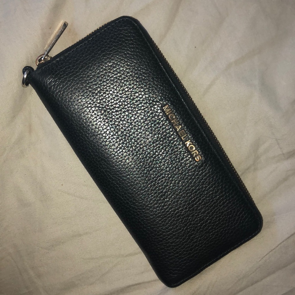Michael Kors clutch/wallet